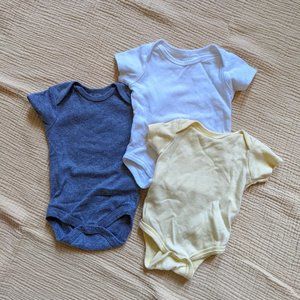 4 for $20 💖 | 0-3 months Unisex short sleeve onesie bundle